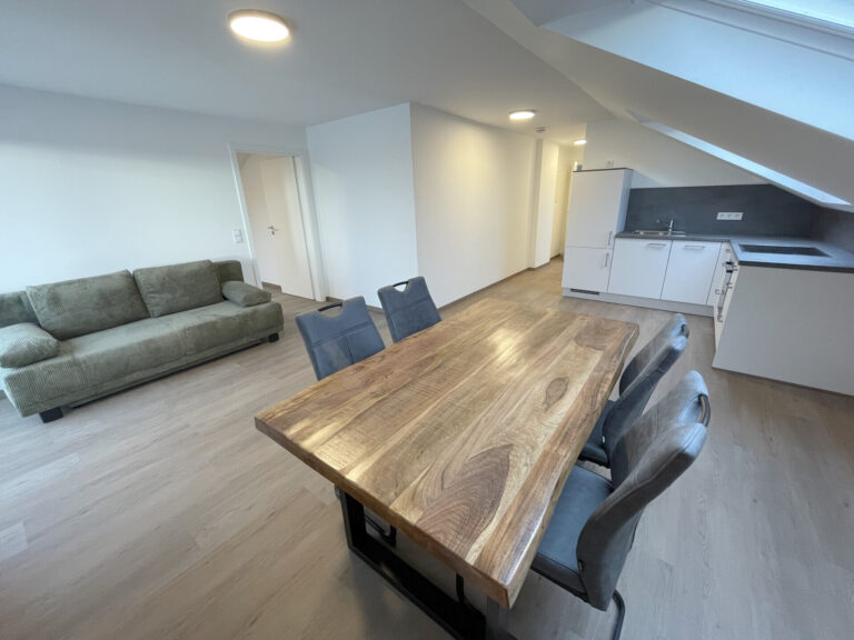 Bonn-Beuel: Schicke, möblierte Dachgeschosswohnung – sofort einziehen und wohlfühlen!