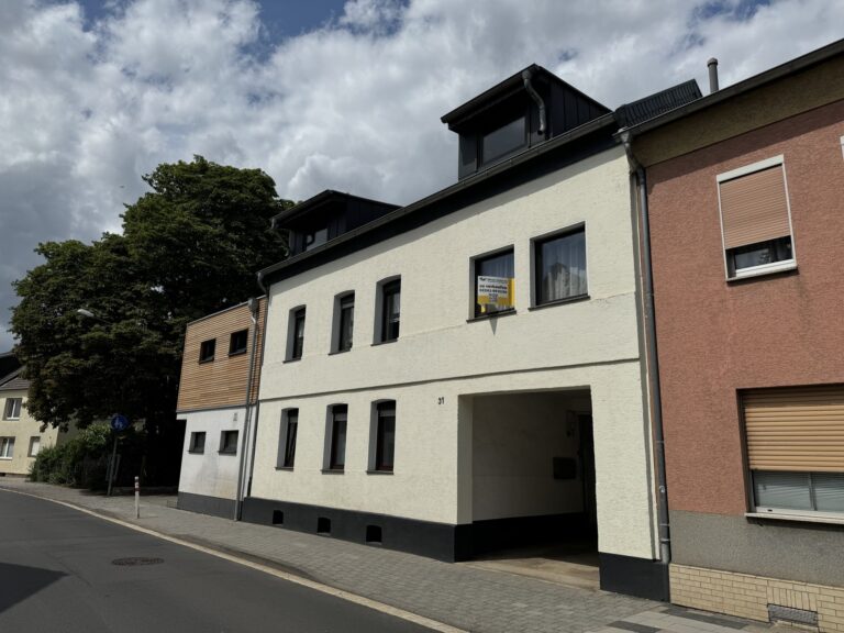 Sankt Augustin-Mülldorf: Familienfreundliches Einfamilienhaus mit Einliegerwohnung