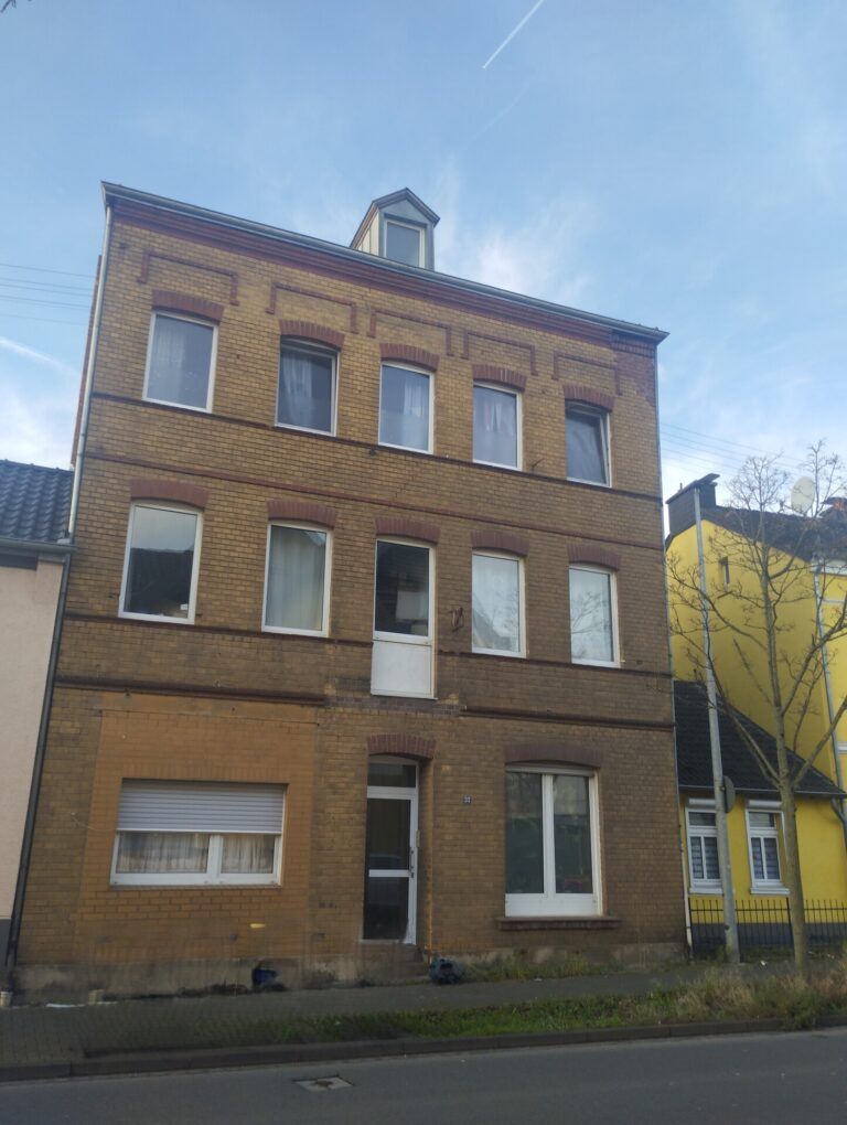 **Bornheim-Roisdorf: Singles/Studierende aufgepasst! 
2 Zimmer Dachgeschoss**