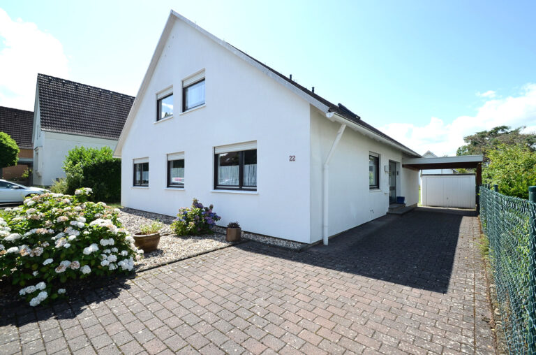 Freistehendes 1-2 Familienhaus/Generationenhaus mit viel Platz