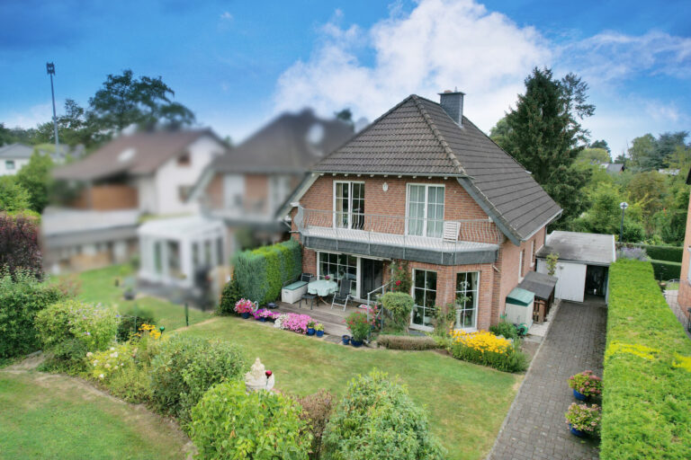 Bad Honnef-Wülscheid : Einfamilienhaus mit Garten & Pool – Familienfreundliches Wohnglück