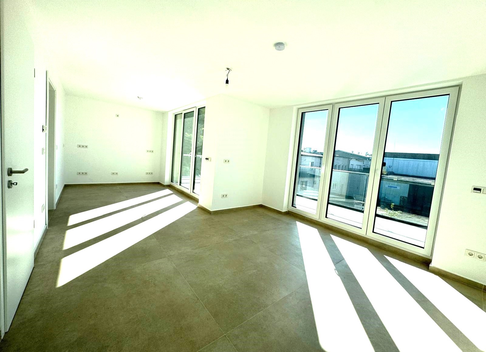 Wohnbereich mit Zugang Terrasse 2. OG