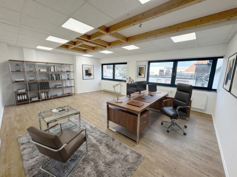 Lohmar: Helle Praxis- / Bürofläche mit guter Anbindung