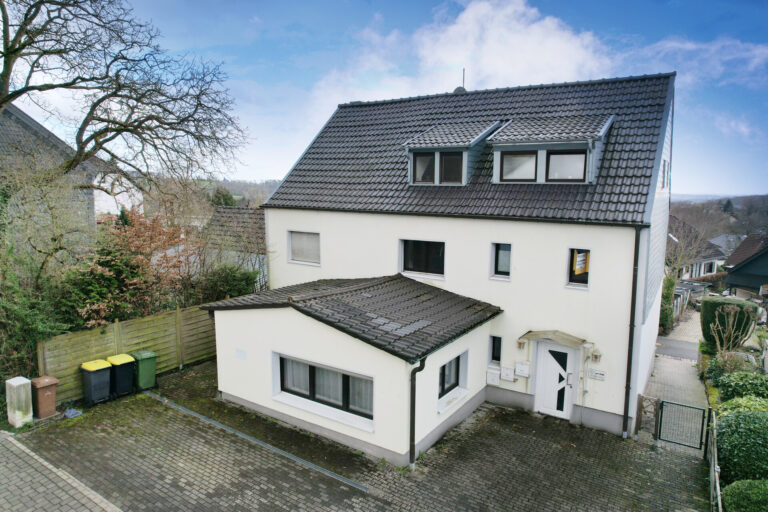 Solides 3-Familienhaus in Winterscheid