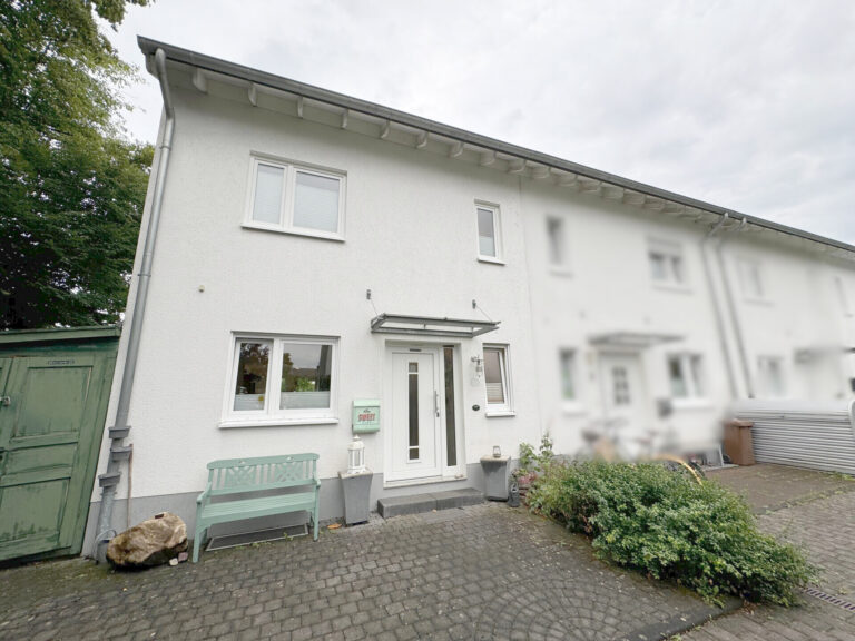 Sankt Augustin-Hangelar: Charmantes Eckhaus – Familienparadies mit Terrasse