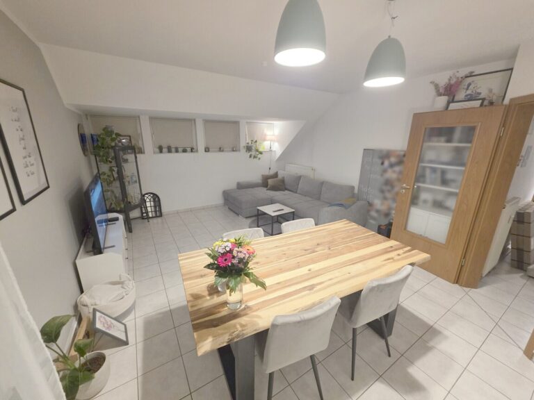 Sankt Augustin-Meindorf: Helle 3-Zimmer-Wohnung mit Balkon & Garage – Zeitmietvertrag