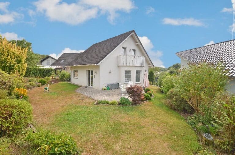 Lichtdurchflutetes Einfamilienhaus in idyllischer Wohnlage
