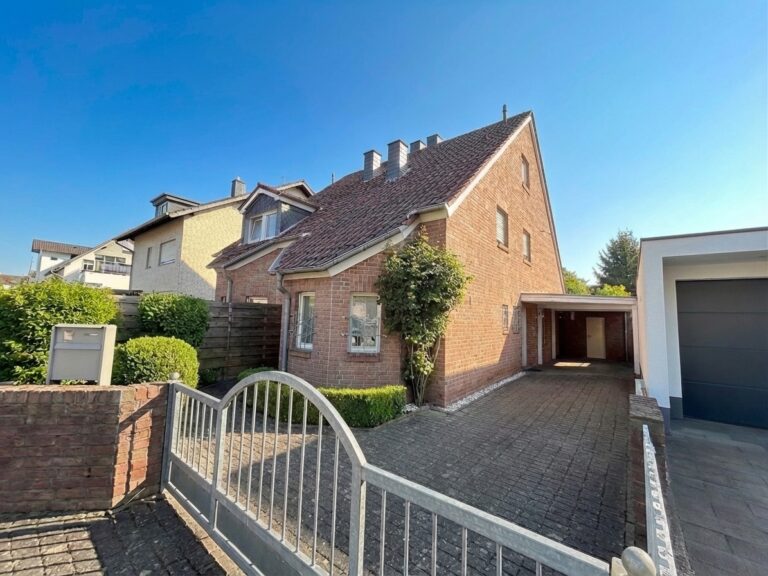 Sankt Augustin Buisdorf: Charmante Doppelhaushälfte – Raum für Familien