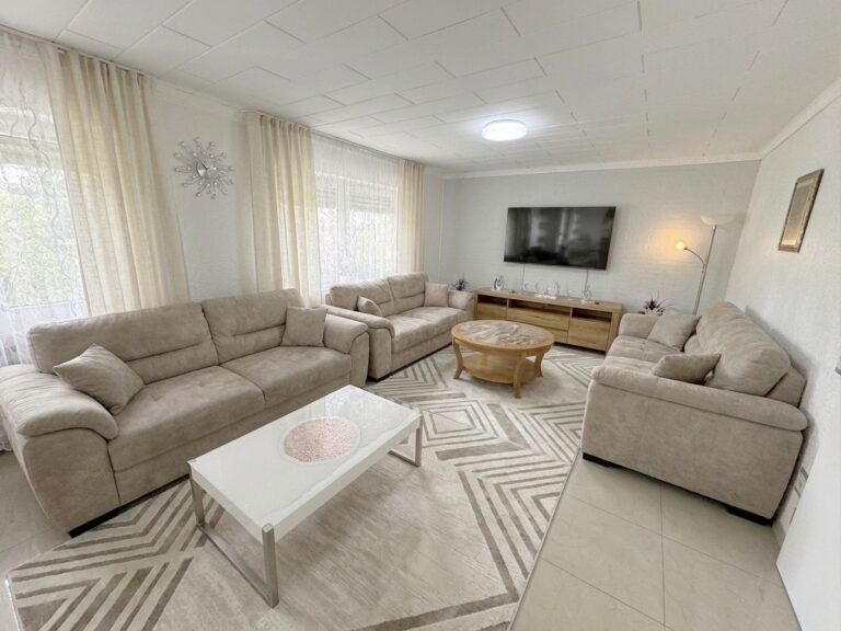 Siegburg-Stallberg: 4-Zimmer-Wohnung – Sonnig & 2 Balkone und Aufzug