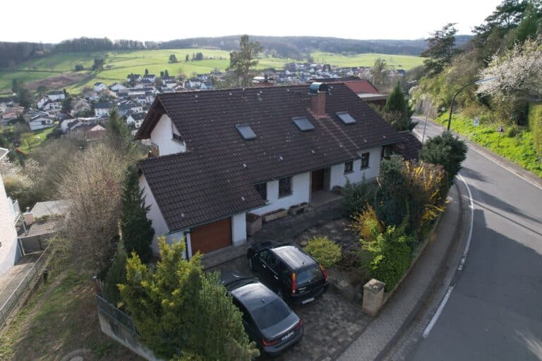 Oberwinter: Geräumiges Familienhaus mit Panoramablick