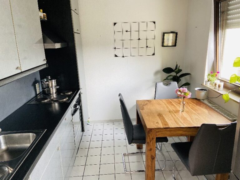 **Sankt Augustin – Neuer Niederberg: Charmantes 1-Zimmer-Appartement mit Sonnenbalkon**