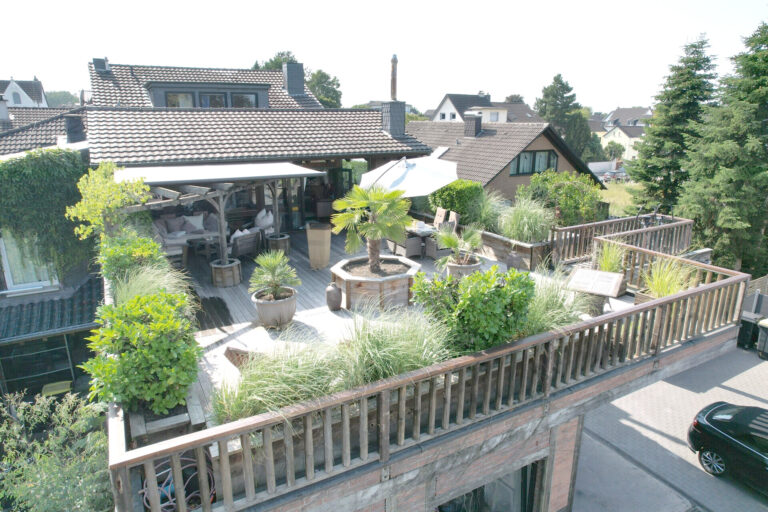 Chalet-Flair trifft rheinische Eleganz – stilvoll investieren!