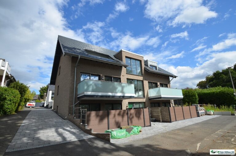 Siegburg-Kaldauen: Lichtdurchflutete Maisonette – Modernes Wohnen auf zwei Ebenen