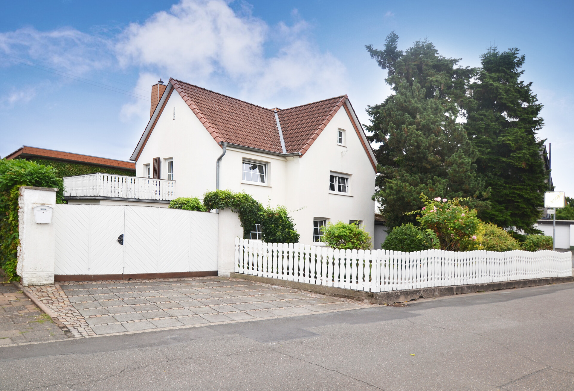 Frontansicht des Hauses