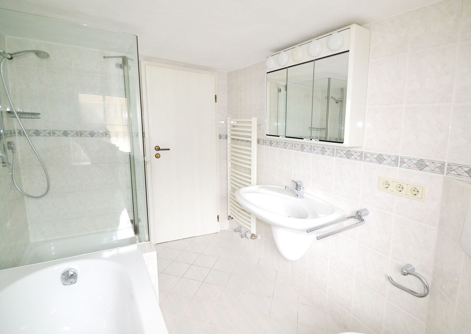 weitere Teilansicht Badezimmer OG