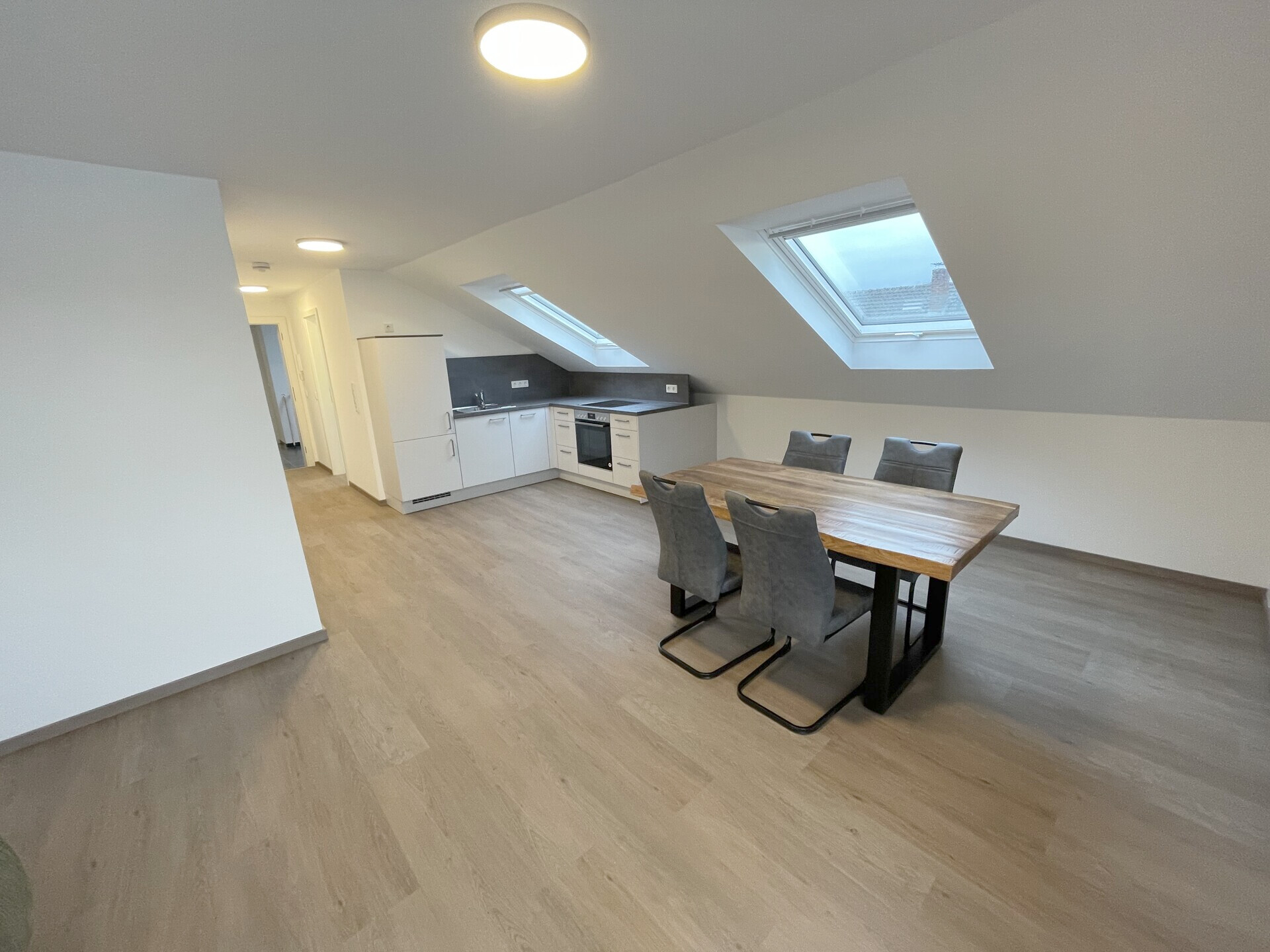 Wohnraum - Blick Richtung Eingang