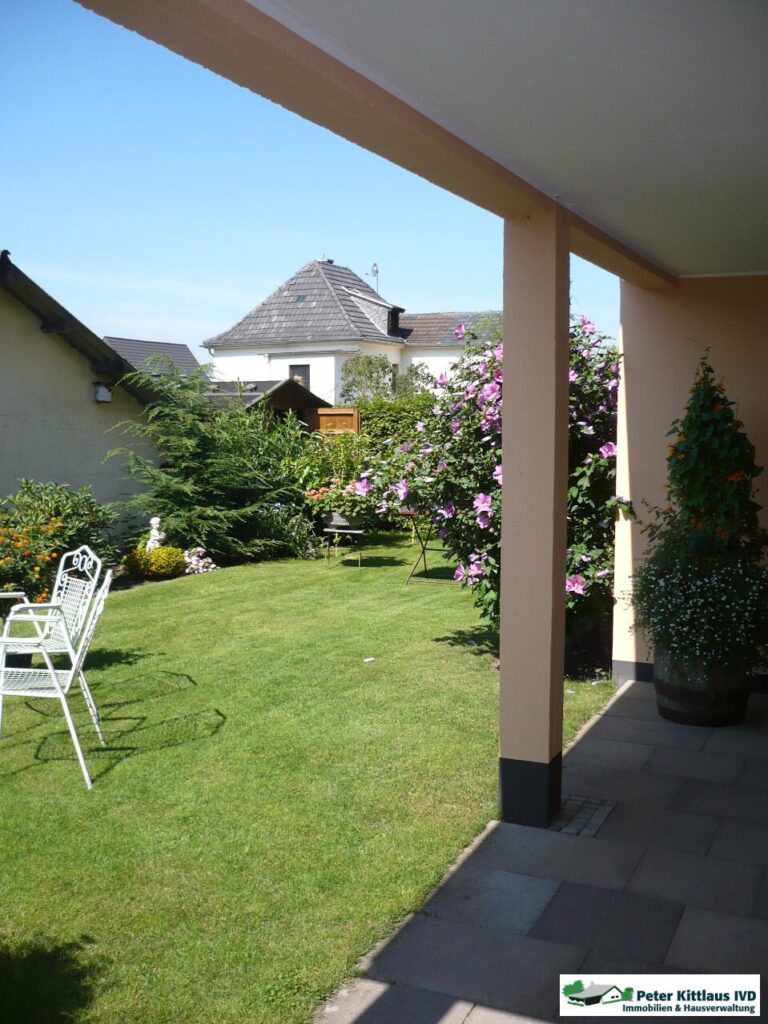 KEIN HAUPTWOHNSITZ ,NUR FÜR BERUFSPENDLER! Siegburg: schöne, möblierte Terrassenwohnung im sonnigen Kaldauen!