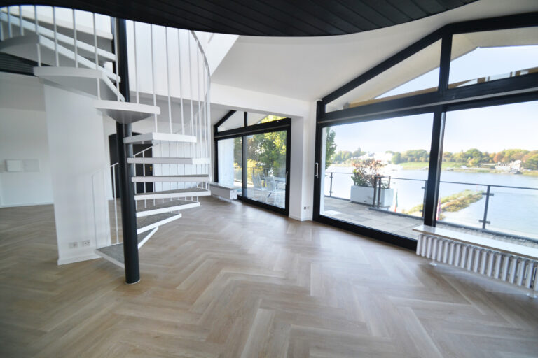 *Königswinter-Dollendorf: Frisch modernisierter Wohntraum 
mit Panoramarheinblick!*