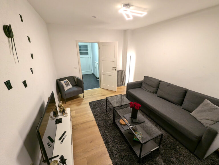 Köln-Hürth: Moderne 2-Zimmer-Erdgeschosswohnung – Mit Stellplatz und Terrasse