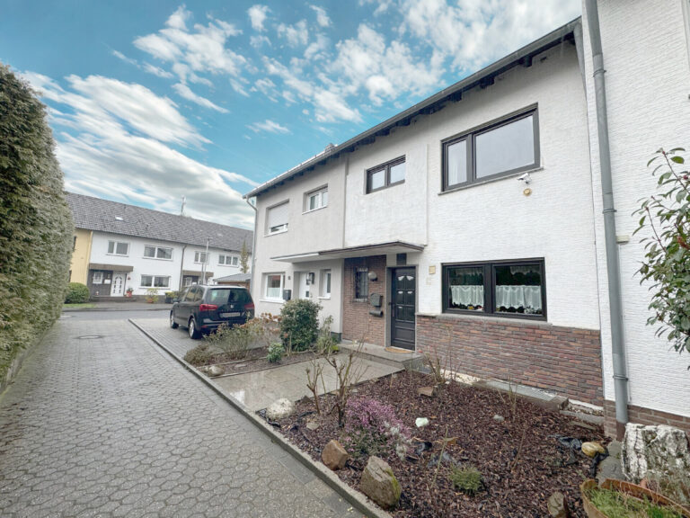 Siegburg-Kaldauen: Großzügiges Einfamilienhaus mit Garage und viel Platz für die Familie