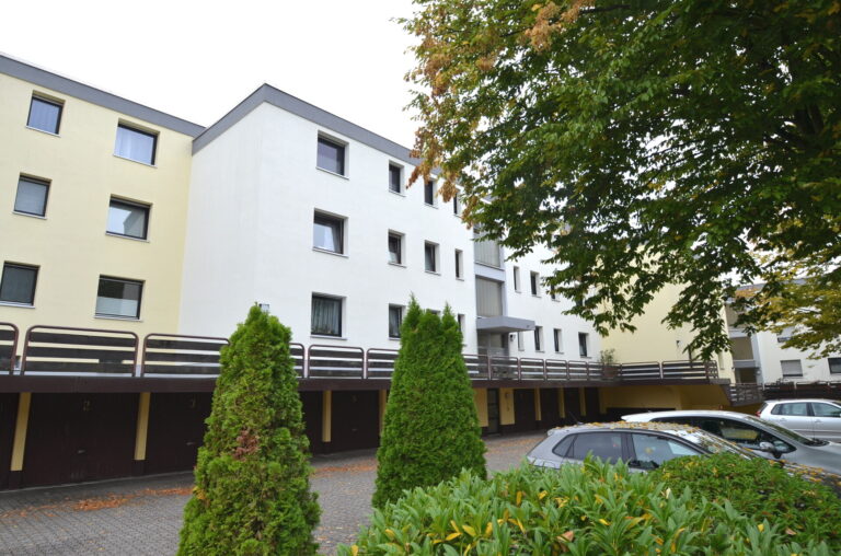 Hangelar: Helle 3-Zimmerwohnung mit Balkon + Einzelgarage