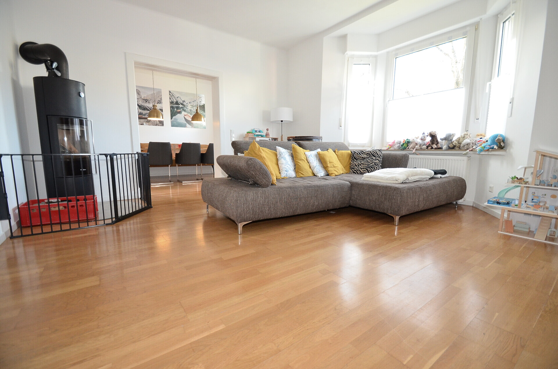 mit Zugang ins Wohnzimmer