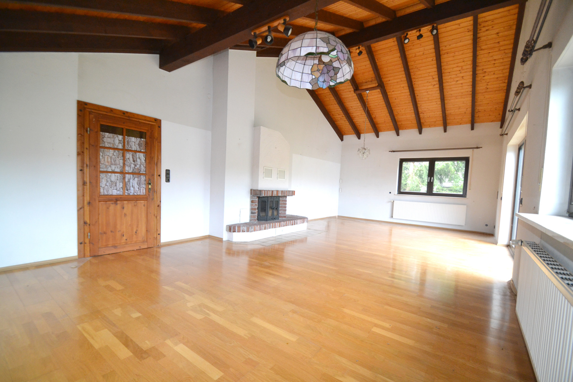 weitere Teilansicht Wohnbereich mit Kamin OG