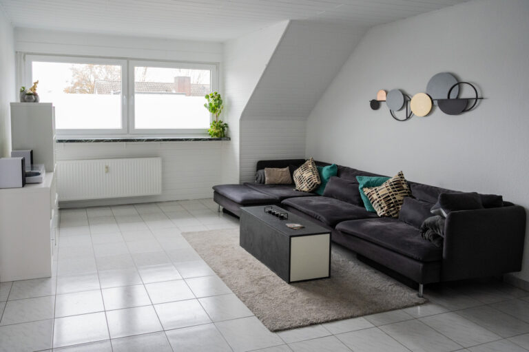 Köln-Porz: Helle 4-Zimmer-Wohnung auf zwei Etagen mit Balkon