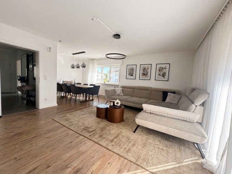 **Hennef-Geistingen: Attraktive Doppelhaushälfte
Hineinspaziert! Ihr neues Familienglück!**