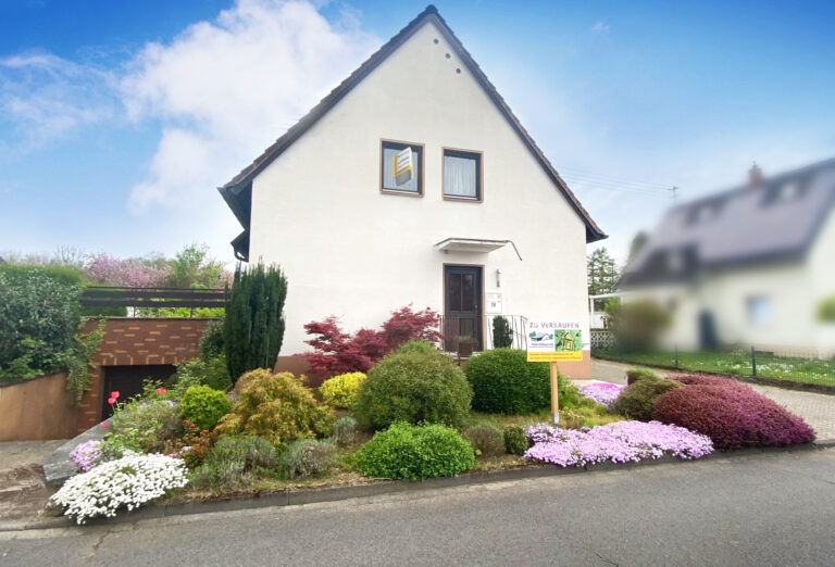 Niederpleis: Einfamilienhaus perfekt für die Familie! 
Tolle Wohnlage und Traumgarten