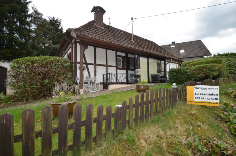 Einfamilienhaus in ruhiger Lage mit großem Garten in dörflicher Lage –
Nähe Neunkirchen-Seelscheid