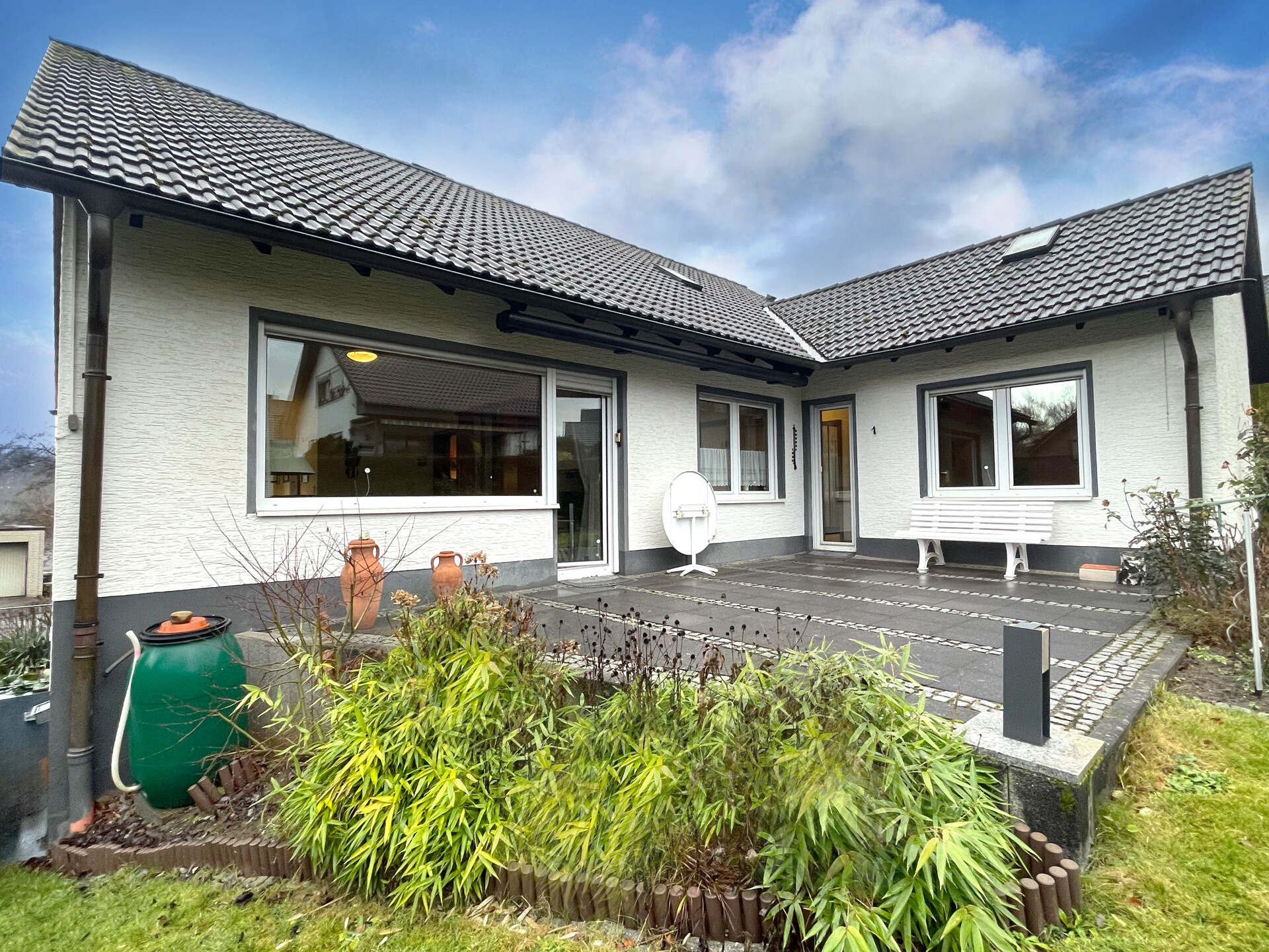 Rückansicht/Terrasse