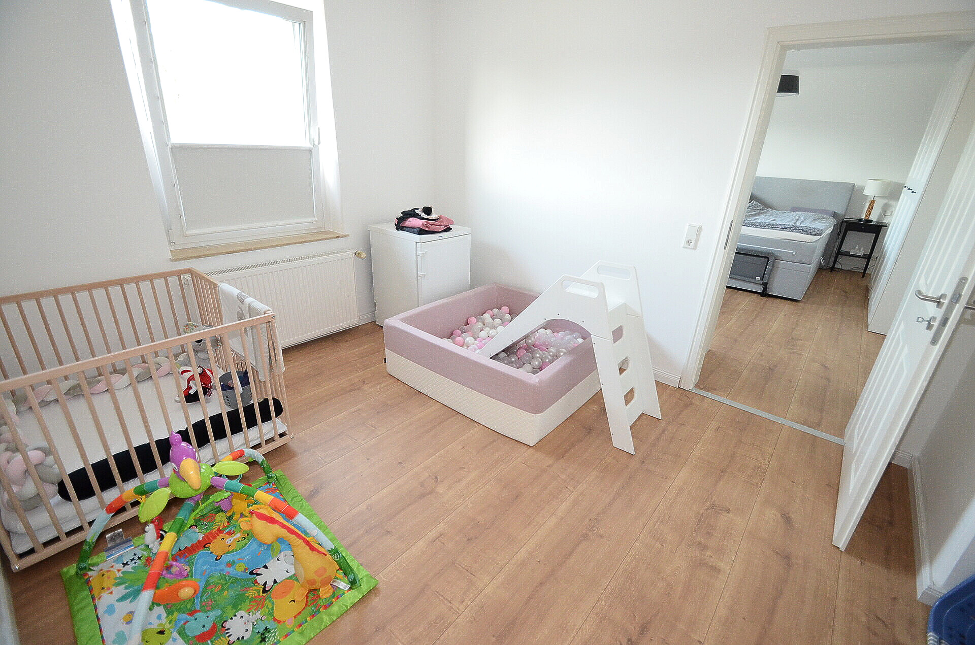 ...mit Zugang Kind/Ankleide