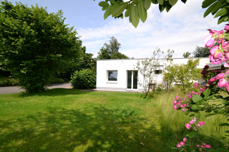 *Köln-Heimersdorf: Eigenes Heim mit schönem Garten!
Reiheneckhaus, 2 Zimmer, Garten und Stellplatz*