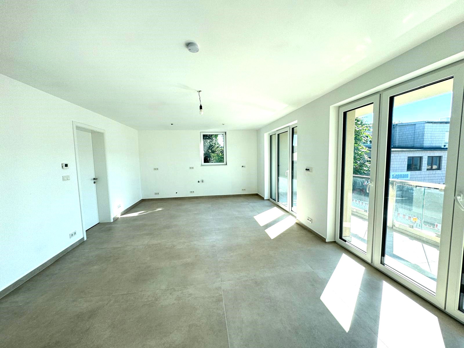 weitere Ansicht Wohn-/Essbereich mit Zugang zum Balkon