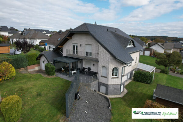 Eifel/Gevenich: Eindrucksvolles Einfamilienhaus – Ideal für große Familien