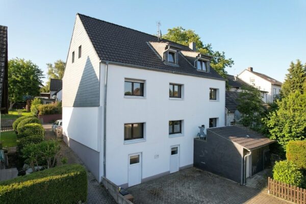 Solides 3-Familienhaus in Winterscheid