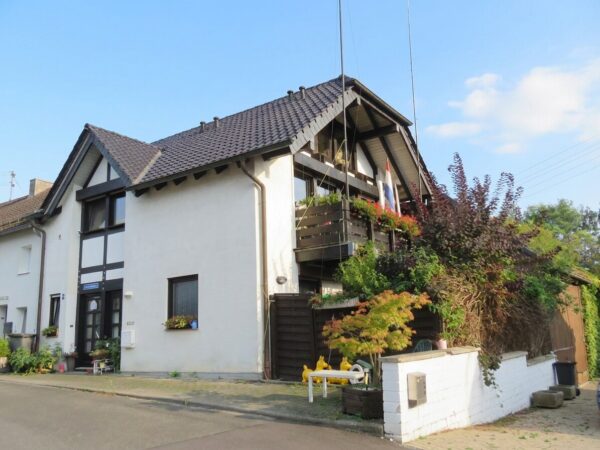 Much: Charmantes Einfamilienhaus mit Terrasse für clevere Kapitalanleger