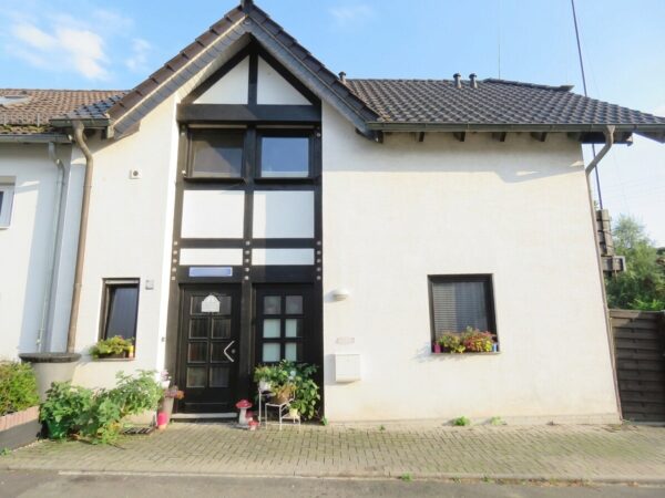 Much: Charmantes Einfamilienhaus mit Terrasse für clevere Kapitalanleger