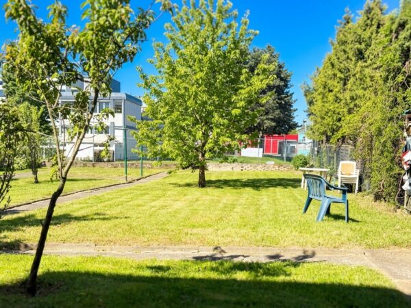 Sankt Augustin-Menden: Attraktives Baugrundstück in begehrter Lage mit vielseitigen Bebauungsmöglichkeiten.