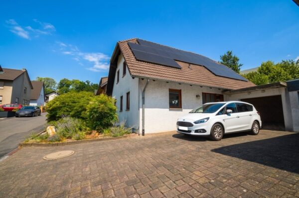 SU-Wolsdorf: Großzügiges Wohnhaus – Platz für die Familie