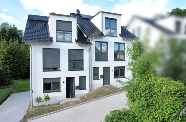 Eitorf-Half: Modernes, energieeffizientes Wohnen mit Platz für die ganze Familie