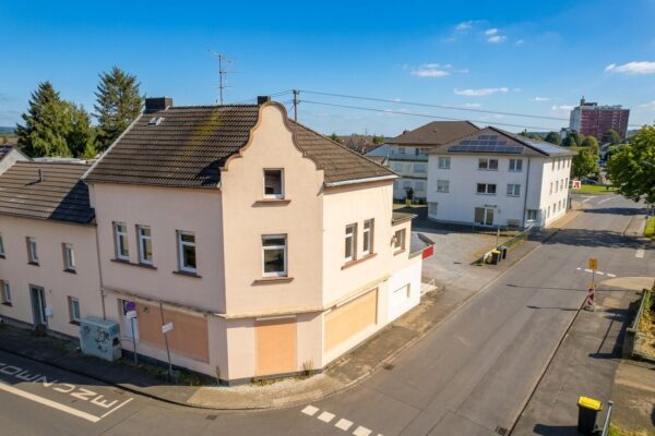 Sankt Augustin: Zentrale Ladenfläche für Bistro oder Einzelhandel mit zahlreichen Stellplätzen