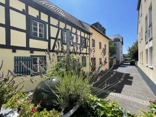 Königswinter Rheinlage: Großfamilie gesucht – 6 Wohneinheiten auf Hofanlage möglich