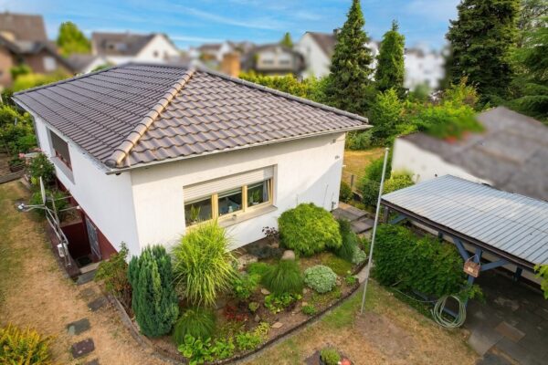 Sankt Augustin-Hangelar: Bungalow in guter Lage – Garten und Keller