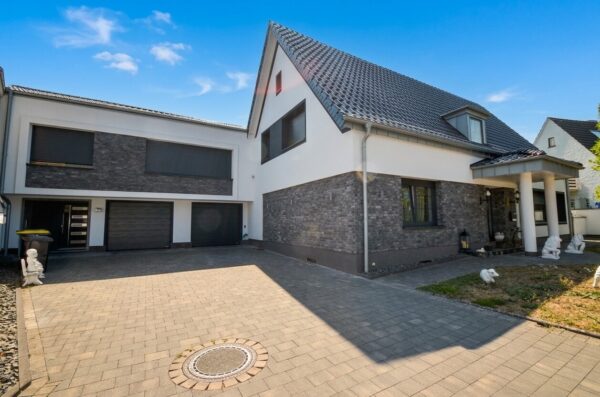 Ein Juwel: Geräumiges Einfamilienhaus mit separatem Einliegerhaus
