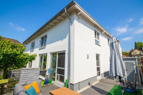 Hier wandert die Sonne mit: Energieeffizient – jung – modern