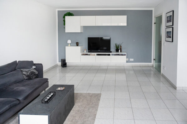 Köln-Grengel: 3,5-Zimmer-Wohnung – Viel Licht & eigener Stellplatz
