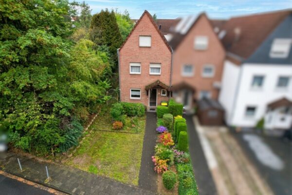 Sankt Augustin-Niederpleis: Familienfreundliches Reihenendhaus – Heller Wohnbereich & Garten