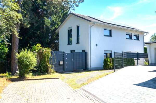 Niederpleis: Freistehend, PV-Anlage, Wärmepumpe, A+